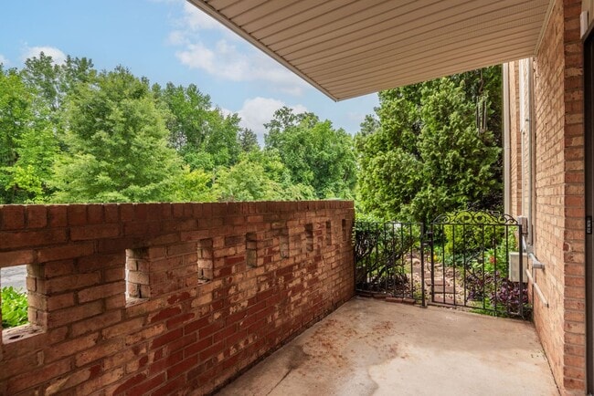 Building Photo - 4739 Hedgemore Dr