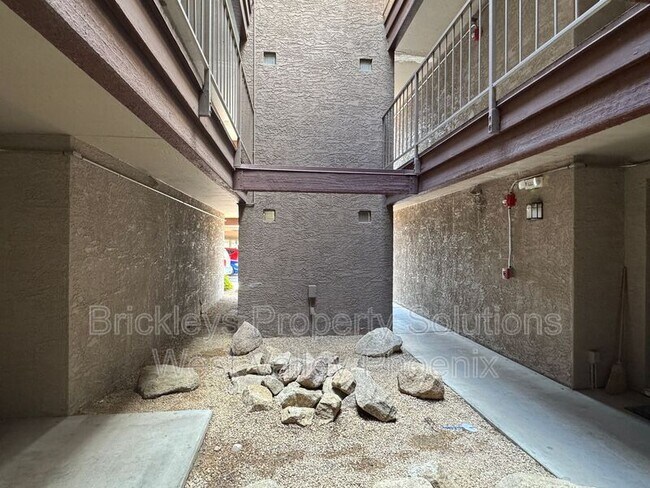 Foto del edificio - 17 E Ruth Ave