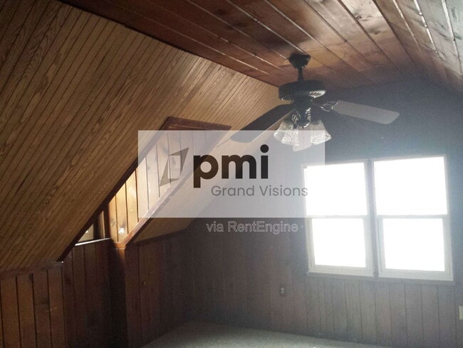 Building Photo - 328 E Kellar Ln