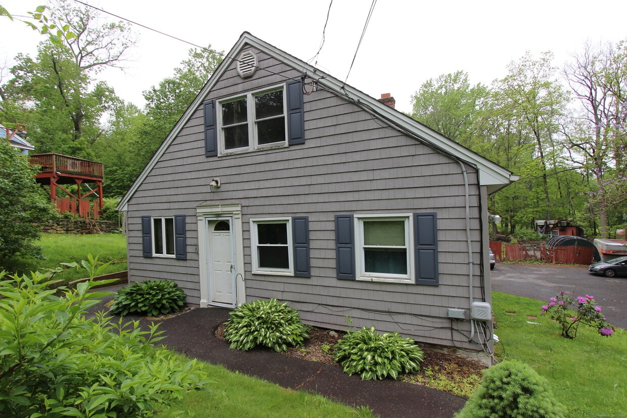 Primary Photo - 24 Brook St