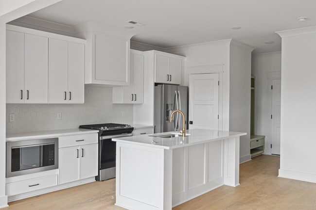 Building Photo - 1712 Carvell Ave