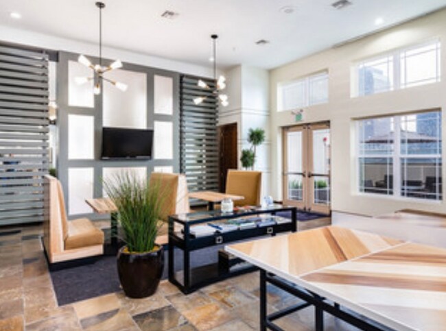 Foto del edificio - 756 E 19th Ave