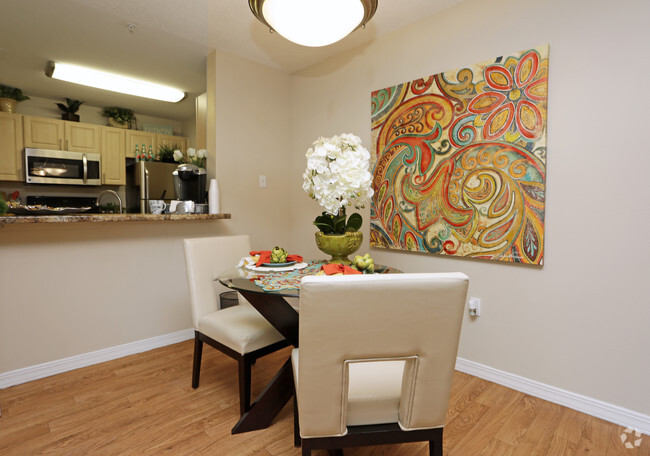 Área de comedor - Kendall Ridge Apartment Homes