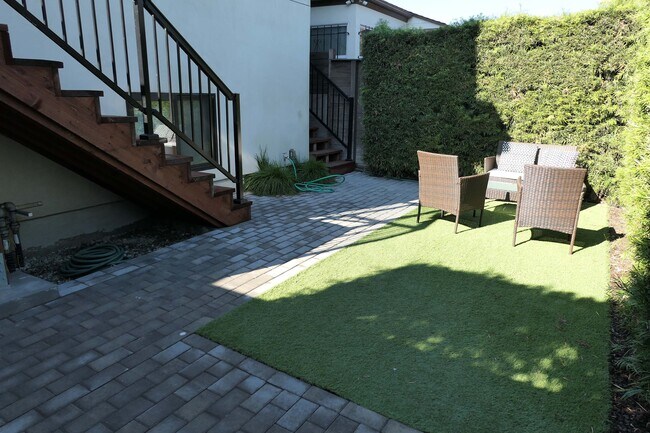 Building Photo - 3941 S Centinela Ave