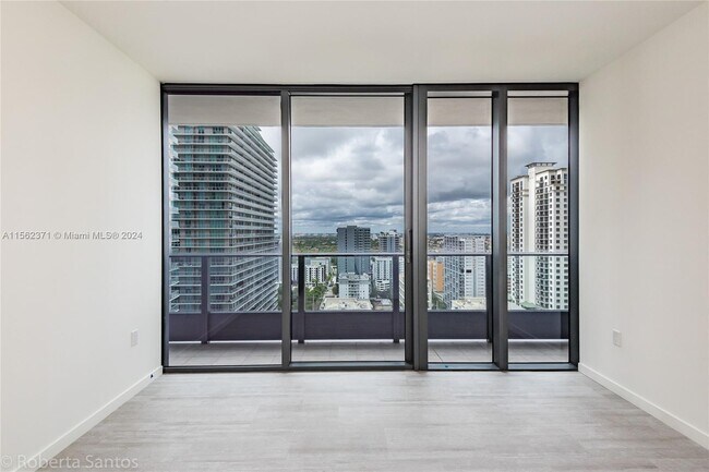 Foto del edificio - 1000 Brickell Bay Dr