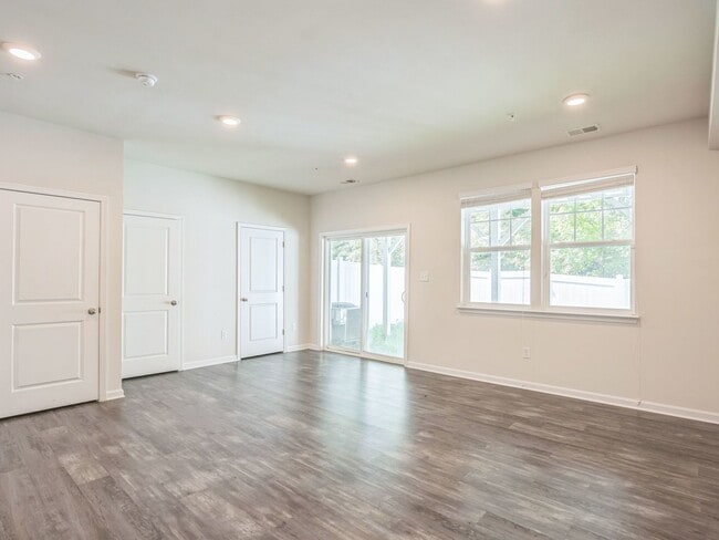 Building Photo - 3 bedrooms Townhome in Upper Marlboro