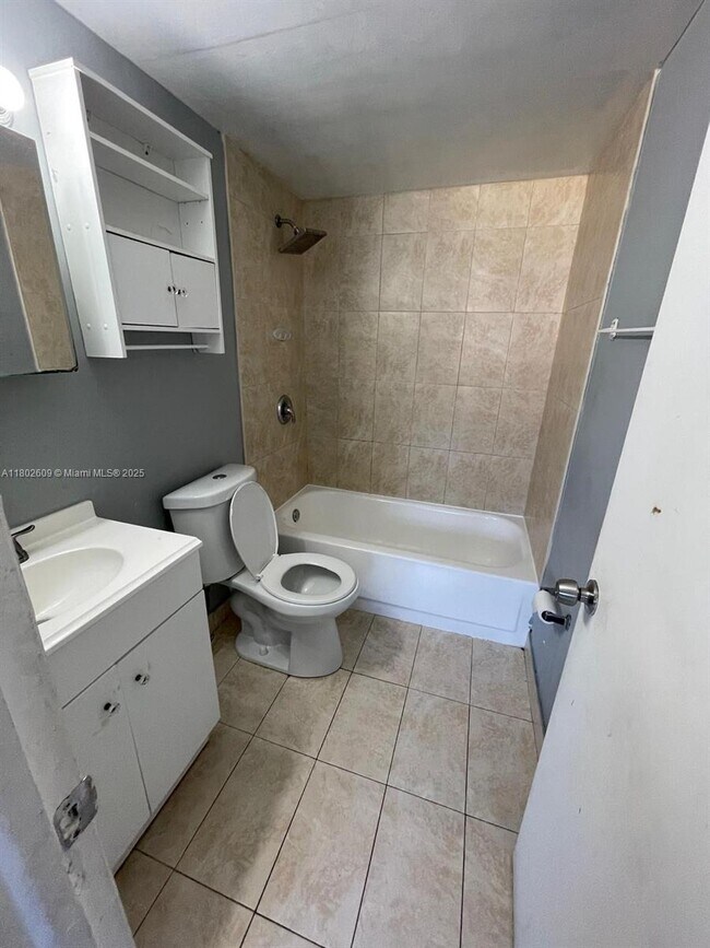 Building Photo - 1035 W 77th St