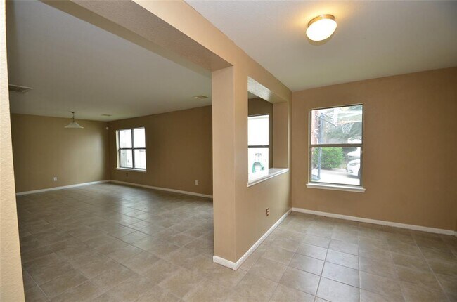 Building Photo - 7115 Liberty Oak Ct