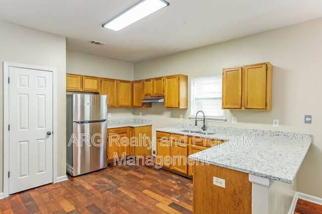 Foto del edificio - 2440 Main St NW