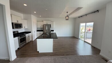 Building Photo - 8285 Lakeshore Dr