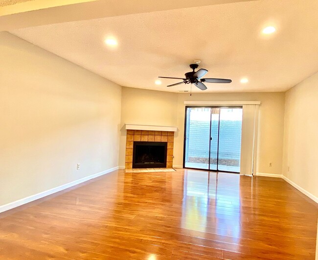 Building Photo - $2690 - GORGEOUS 2BED REMODELED CONDO IN C...