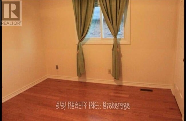 Building Photo - 51 Topham Crescent