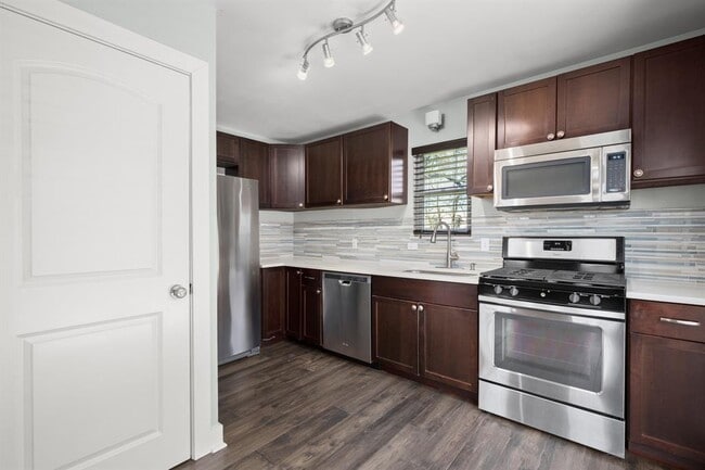 Building Photo - 1404 Vargas Rd