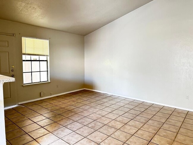 Building Photo - 1102 Hickory Grove Dr