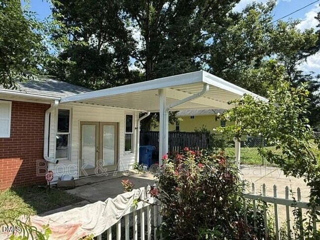 Foto del edificio - 714 Carter Ave