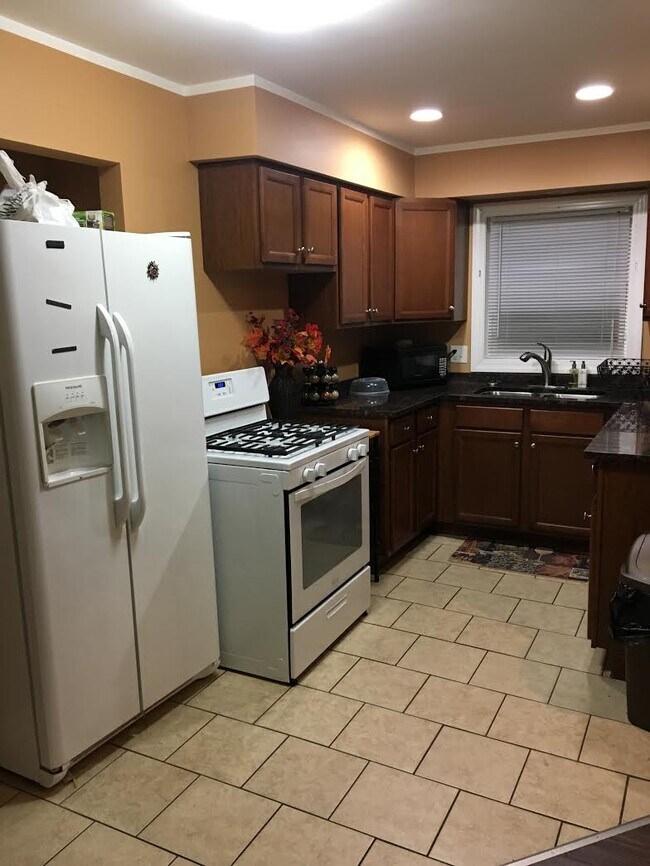 Kitchen - 312 Bensley Ave