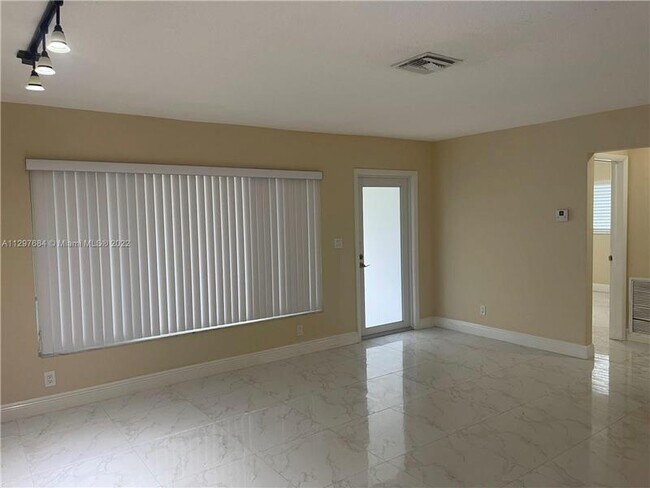 Foto del edificio - 710 SW 50th Terrace