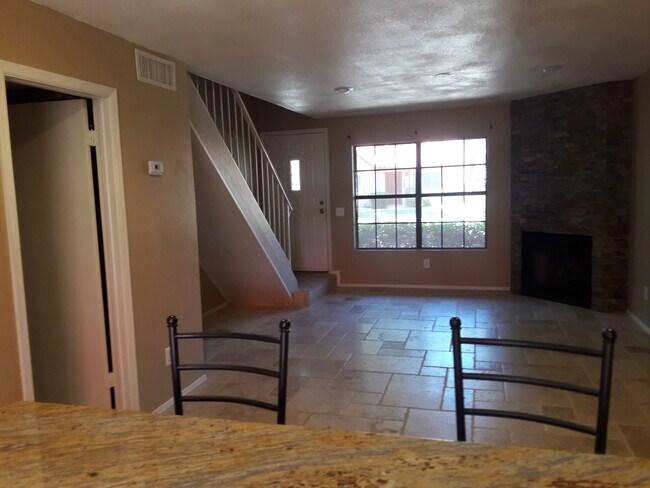 Building Photo - 4901 E Kelton Ln