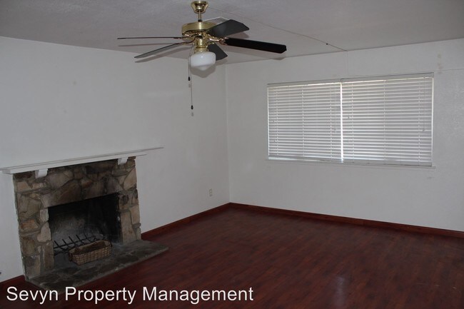 Building Photo - 807 E Margarita Rd