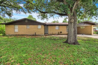 Building Photo - 609 W Walnut Ave