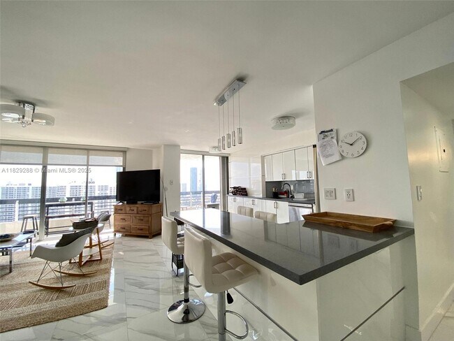 Foto del edificio - 3530 Mystic Pointe Dr