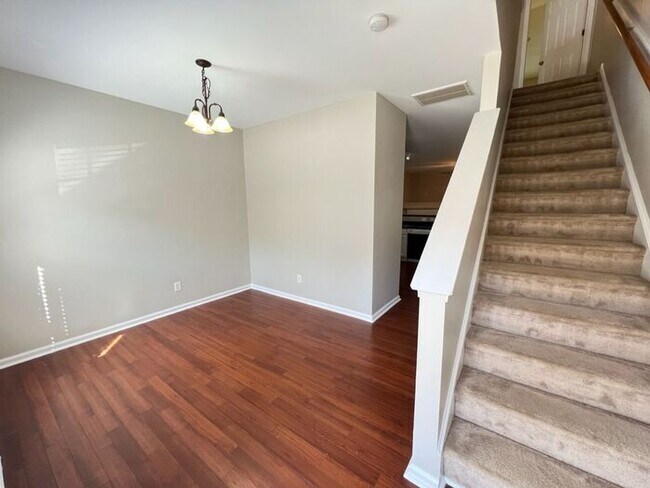 Foto del edificio - Fantastic 2 Bedroom Durham Townhouse