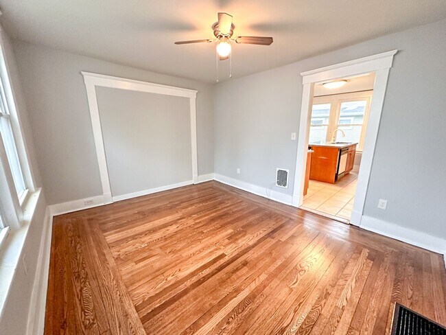 Foto del edificio - Lovely 3-bed Single Family Home in Hamden! Gorgeous Hardwood Floors throughout!