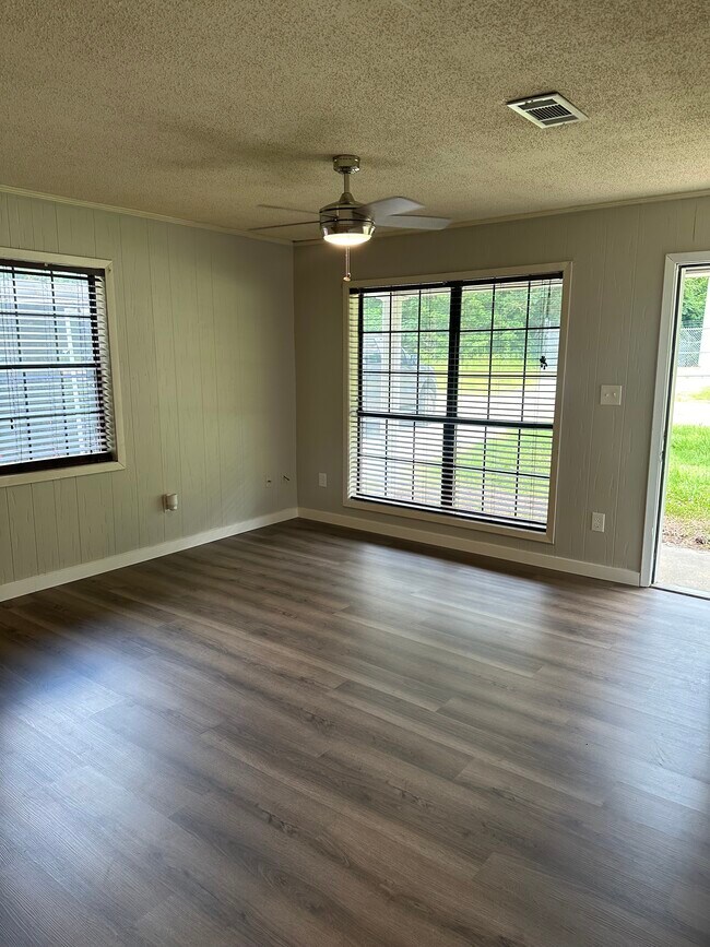 Building Photo - 113 Road 1069