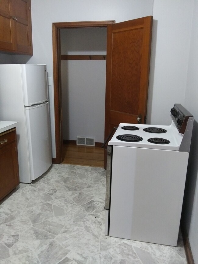 Foto del edificio - 105 S Lindberg Ave