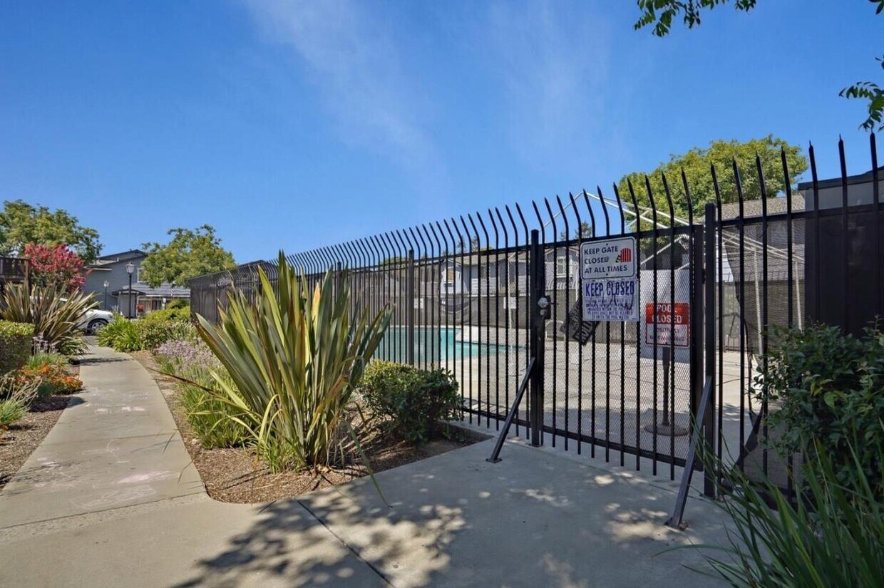 Foto principal - 465 Carpentier Way
