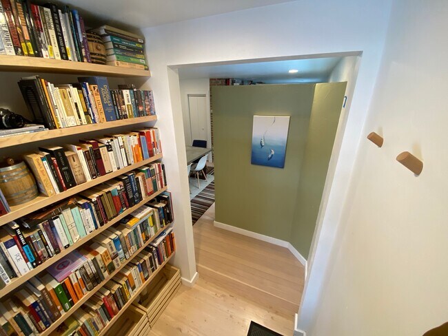 Foto del edificio - 542 N Black Ave