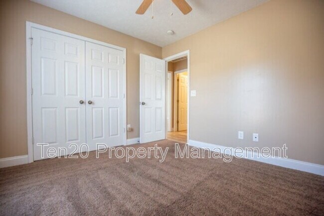 Foto del edificio - 11036 Lee County Rd 240