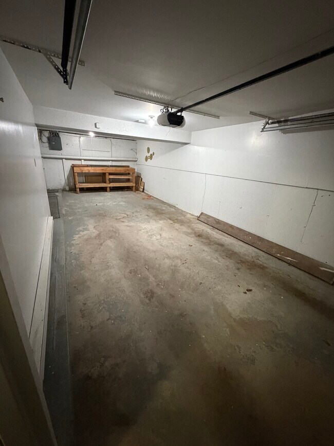 Building Photo - 3199 E Main St