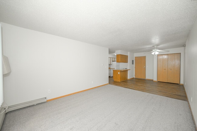 Building Photo - Oak Hills Manor