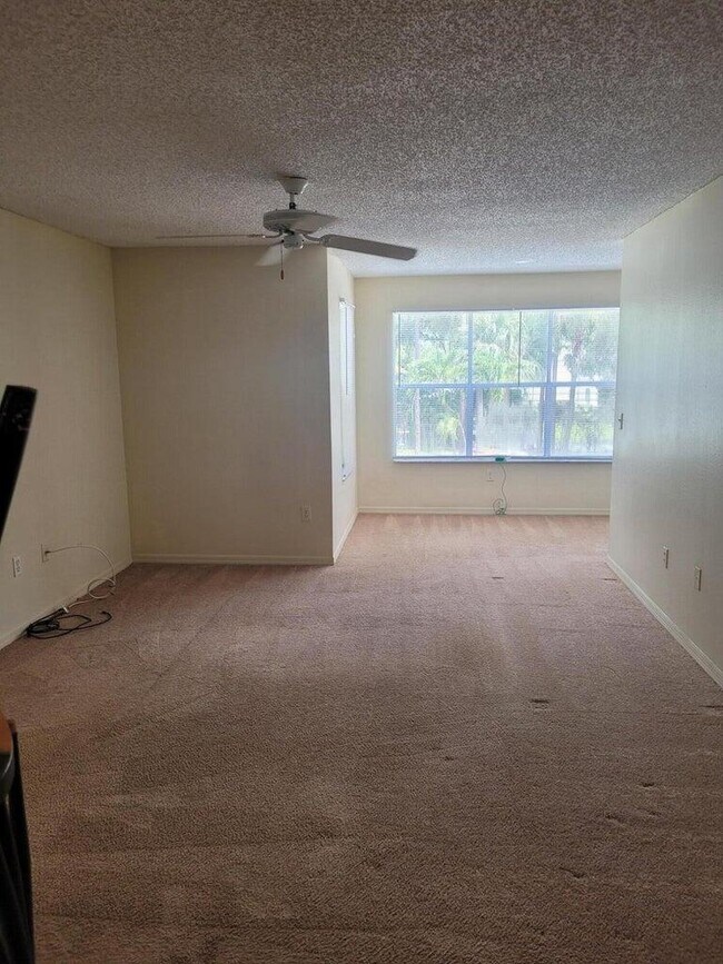 Foto del edificio - 1401 Village Blvd