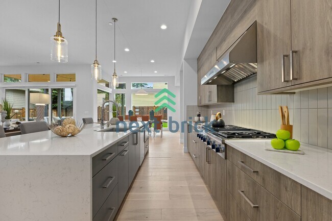 Building Photo - "Stunning 5-Bedroom Kirkland Home with 4.5 Baths and 4,125 Sq Ft of Luxurious Living Space!"