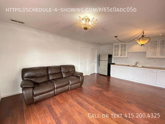 Building Photo - 1 Bedroom 1 Bath Available Now!!!!