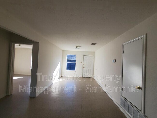Building Photo - 108 Rosabell St