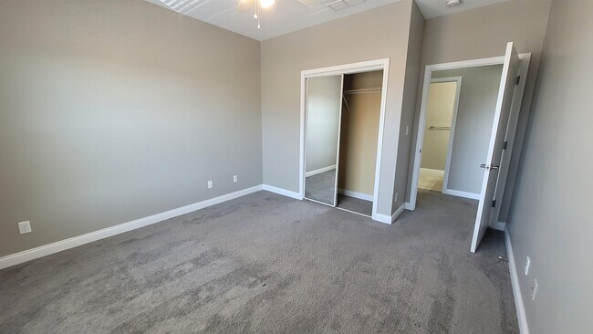 Foto del edificio - 4730 Sydney Ln