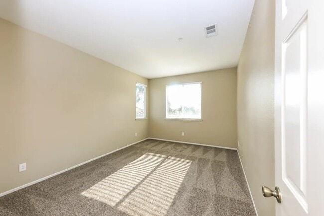 Building Photo - 6976 Lisa Dr