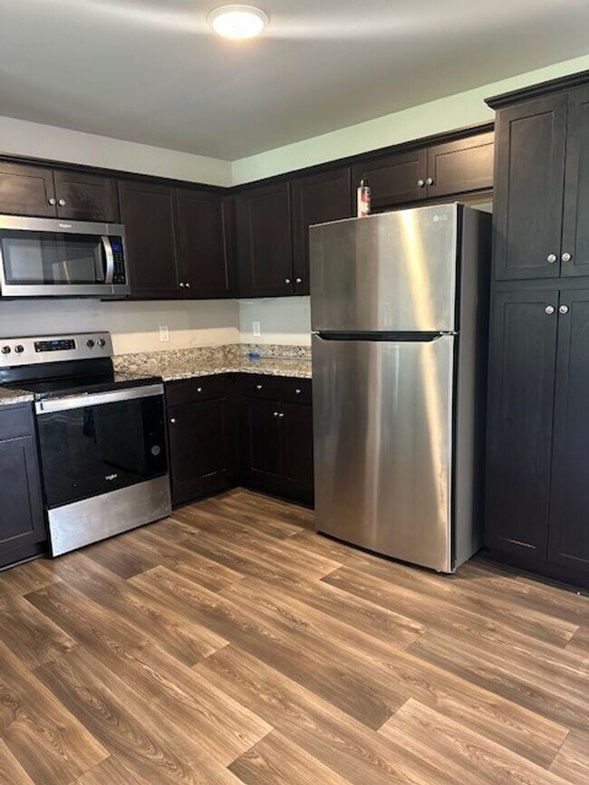 Foto del edificio - Charming 3 Bedroom Home on Corner Lot in D...
