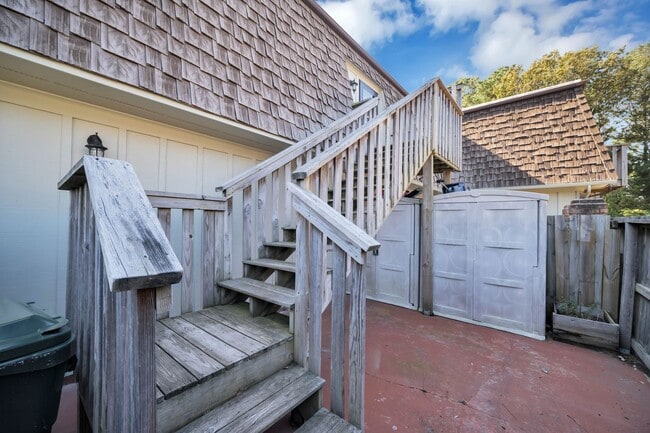 Building Photo - 1635 Ocean Bay Dr