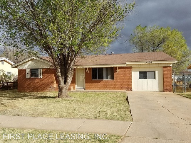 Building Photo - 3 br, 1 bath House - 1208 Comer Dr.