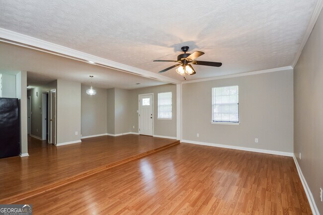 Foto del edificio - 619 Lakeridge Cir SE