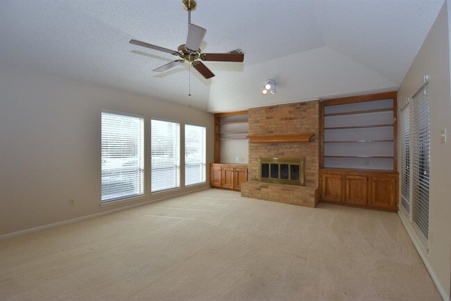 Building Photo - 2119 Willow Lake
