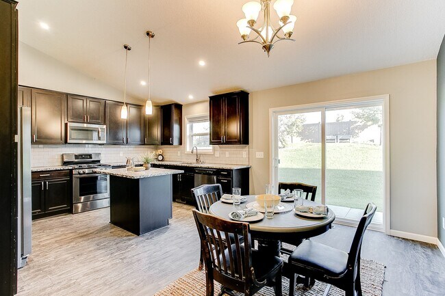 Foto del edificio - 12331 Pineridge Way N