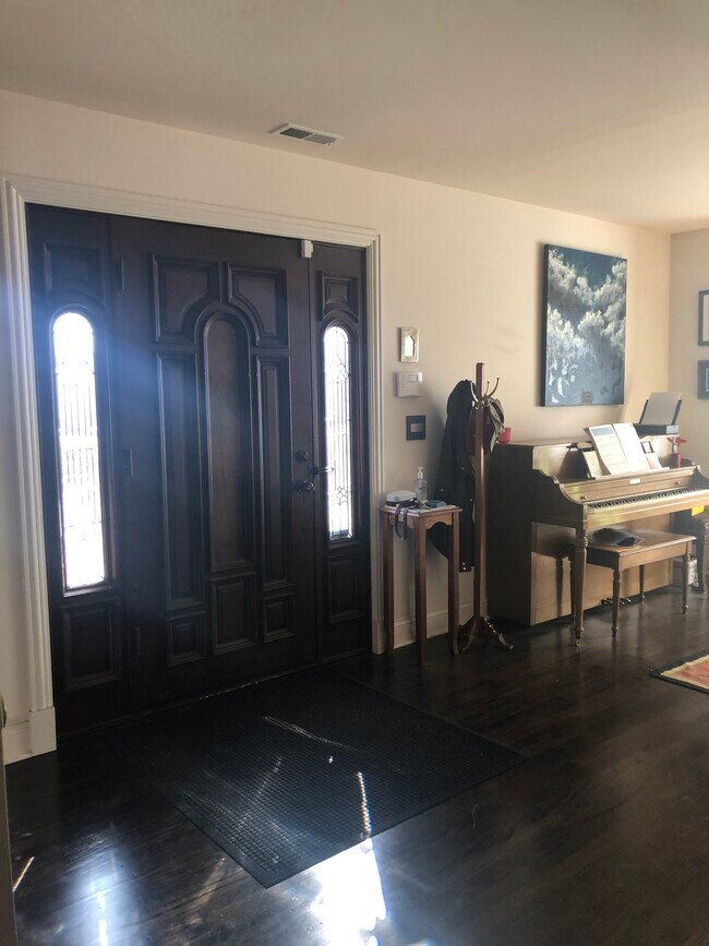 Entry - 636 Ridge Ave