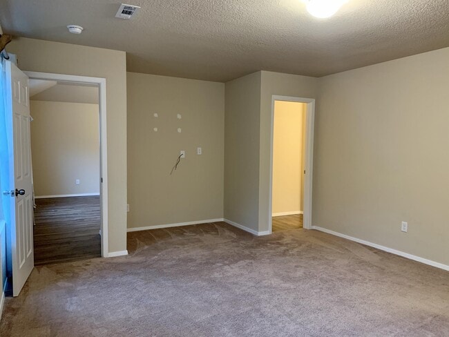 Foto del edificio - 7851 Bridgegate Ave