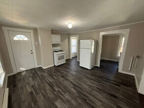 Building Photo - 45 Aspen St