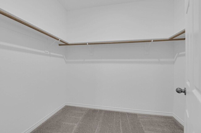 Building Photo - 3 bedroom home in gated community! Move in today!